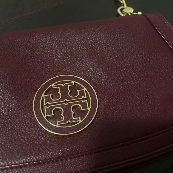 Elegant Burgundy Leather Shoulder Bag - Picture 2 of 4